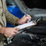 Jak kupić używane auto i nie wpaść w pułapkę? Kompletny przewodnik dla kupujących w 2025 roku
